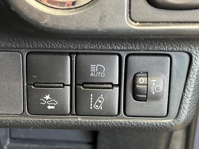 カローラフィールダー ＥＸ　５速ＭＴ　禁煙車　ナビフルセグ　セーフティセンス　スマートキー　プライバシーガラス　Ｂｌｕｅｔｏｏｔｈ　プリクラッシュ　レーンディパーチャーアラート　オートマチックハイビーム　ＤＶＤ再生（8枚目）