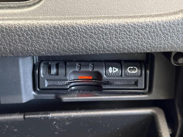 セレナ ハイウェイスター　Ｓ－ハイブリッド　Ｖエアロモード　禁煙車　純正ナビ　後席モニター　両側電動スライドドア　バックカメラ　ビルトインＥＴＣ　スマートキー　ＨＩＤヘッド　クルコン　オートライト　オートエアコン　リアエアコン　純正１６インチＡＷ（6枚目）