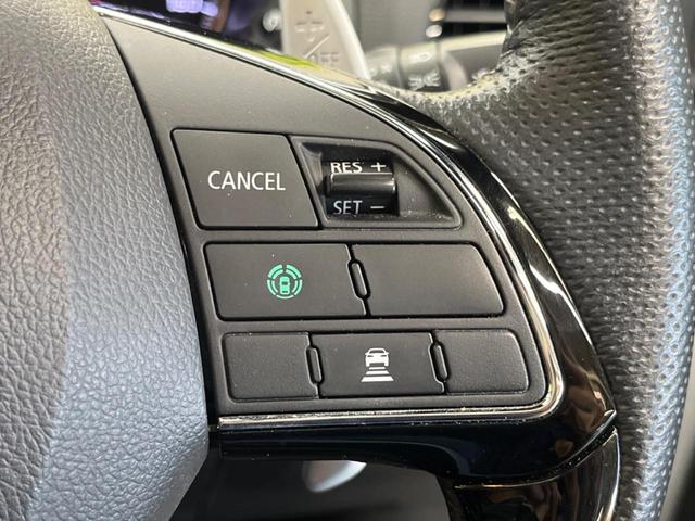 エクリプスクロス ブラックエディション　電動パノラマサンルーフ　４ＷＤ　純正８型ナビＴＶ　マルチアラウンドモニタ　ｅ－アシスト　マイパイロット　ルーフレール　ハンズフリー電動バックドア　専用半革シート　パワーシート　前後席シートヒーター（7枚目）