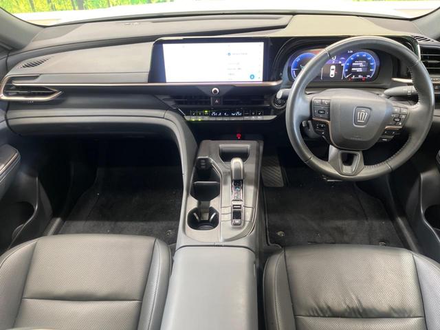 クラウンクロスオーバー Ｇレザーパッケージ　禁煙　純正１２．３型ディスプレイＴＶ　パノラミックビューモニタ　黒革　４眼ＬＥＤ　セーフティセンス　ブラインドスポットモニタ　純正２１インチＡＷ　パワーシート　ポジションメモリ　シートベンチレーション（2枚目）