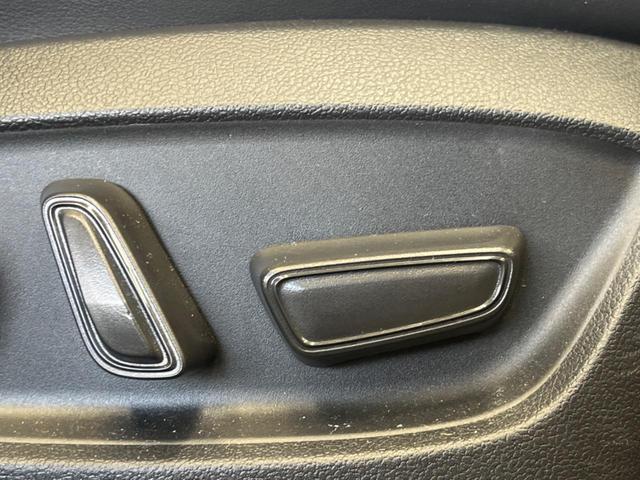 クラウンクロスオーバー Ｇレザーパッケージ　禁煙　純正１２．３型ディスプレイＴＶ　パノラミックビューモニタ　黒革　４眼ＬＥＤ　セーフティセンス　ブラインドスポットモニタ　純正２１インチＡＷ　パワーシート　ポジションメモリ　シートベンチレーション（35枚目）