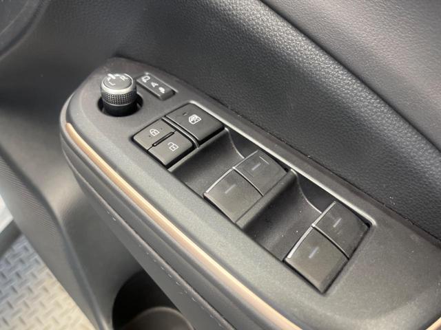 クラウンクロスオーバー Ｇレザーパッケージ　禁煙　純正１２．３型ディスプレイＴＶ　パノラミックビューモニタ　黒革　４眼ＬＥＤ　セーフティセンス　ブラインドスポットモニタ　純正２１インチＡＷ　パワーシート　ポジションメモリ　シートベンチレーション（49枚目）