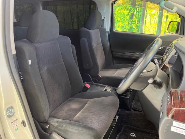 ヴェルファイア ２．４Ｚ　禁煙車　ＢＩＧ－Ｘ８型ナビＴＶ　フリップダウンモニター　電動スライドドア　バックカメラ　ＨＩＤヘッド　純正１８インチＡＷ　クリアランスソナー　前後左右独立オートエアコン　革巻ステアリング　８スピーカー（8枚目）