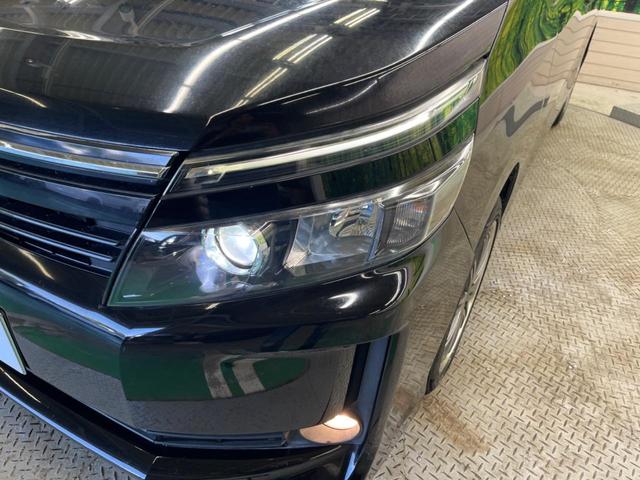 ヴォクシー Ｖ　７人乗　禁煙車　純正９型ナビＴＶ　純正１１型後席モニター　両側電動ドア　バックカメラ　ＬＥＤヘッド　ＢＡＤＸ１７インチＡＷ　クルーズコントロール　ＥＴＣ　スマートキー　デュアルオートエアコン（13枚目）