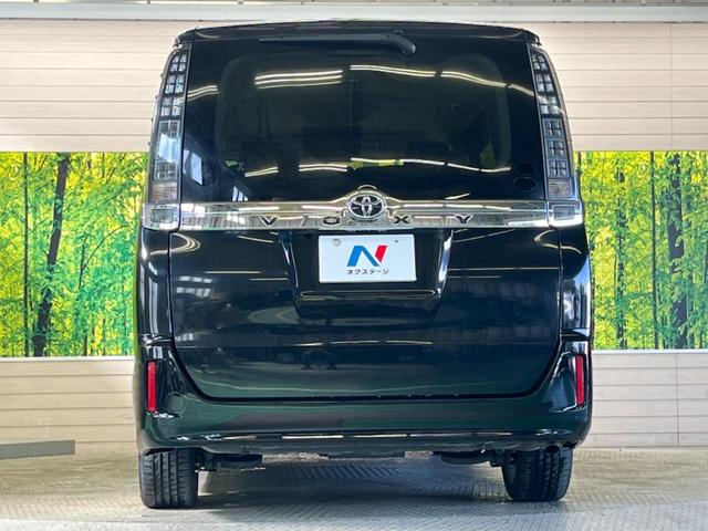 ヴォクシー Ｖ　７人乗　禁煙車　純正９型ナビＴＶ　純正１１型後席モニター　両側電動ドア　バックカメラ　ＬＥＤヘッド　ＢＡＤＸ１７インチＡＷ　クルーズコントロール　ＥＴＣ　スマートキー　デュアルオートエアコン（16枚目）
