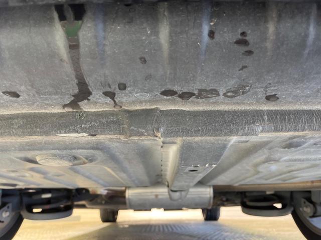 ヴォクシー Ｖ　７人乗　禁煙車　純正９型ナビＴＶ　純正１１型後席モニター　両側電動ドア　バックカメラ　ＬＥＤヘッド　ＢＡＤＸ１７インチＡＷ　クルーズコントロール　ＥＴＣ　スマートキー　デュアルオートエアコン（20枚目）