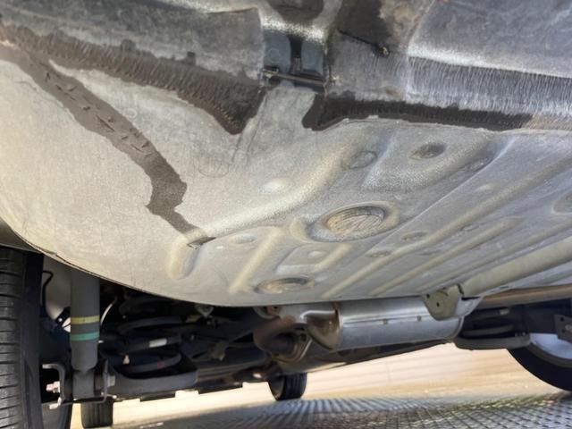 ヴォクシー Ｖ　７人乗　禁煙車　純正９型ナビＴＶ　純正１１型後席モニター　両側電動ドア　バックカメラ　ＬＥＤヘッド　ＢＡＤＸ１７インチＡＷ　クルーズコントロール　ＥＴＣ　スマートキー　デュアルオートエアコン（24枚目）