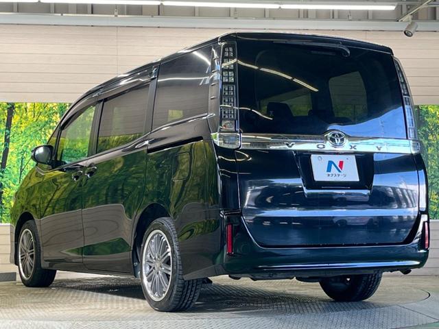 ヴォクシー Ｖ　７人乗　禁煙車　純正９型ナビＴＶ　純正１１型後席モニター　両側電動ドア　バックカメラ　ＬＥＤヘッド　ＢＡＤＸ１７インチＡＷ　クルーズコントロール　ＥＴＣ　スマートキー　デュアルオートエアコン（27枚目）