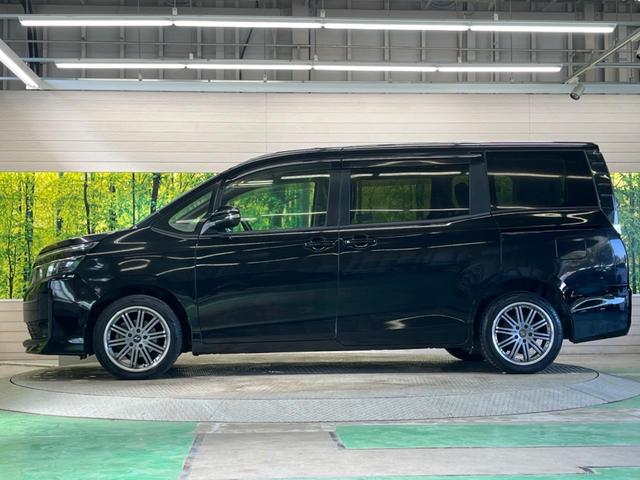 ヴォクシー Ｖ　７人乗　禁煙車　純正９型ナビＴＶ　純正１１型後席モニター　両側電動ドア　バックカメラ　ＬＥＤヘッド　ＢＡＤＸ１７インチＡＷ　クルーズコントロール　ＥＴＣ　スマートキー　デュアルオートエアコン（28枚目）