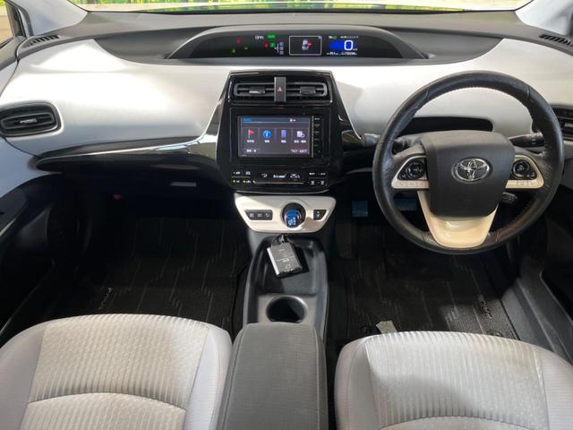プリウス Ｓ　禁煙車　純正ナビＴＶ　バックカメラ　セーフティセンス　クールグレー内装　ＬＥＤヘッド　純正１５インチＡＷ　ＥＴＣ　Ｂｌｕｅｔｏｏｔｈ　レーダークルーズ　オートマチックハイビーム　６スピーカー（2枚目）