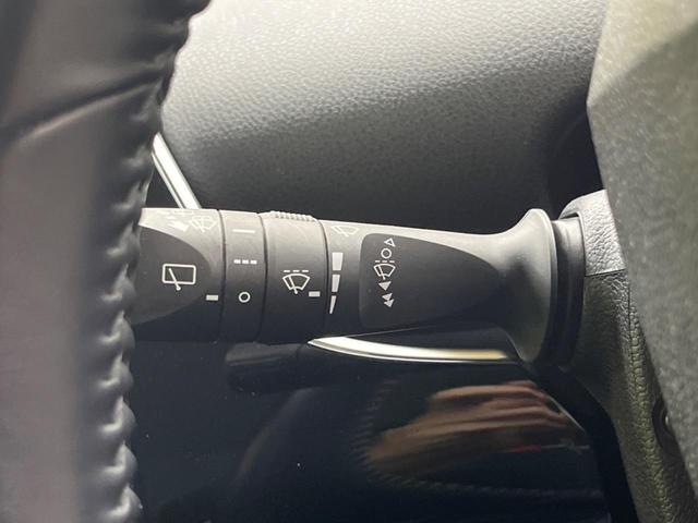 プリウス Sツーリングセレクション 禁煙車 純正8型ディスプレイTV バックカメラ セーフティセンス レーダークルーズ LEDヘッド LEDフォグ 純正17インチAW AppleCarPlay ETC 黒合皮シート シートヒーター(46枚目)