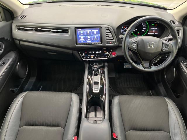 ヴェゼル ハイブリッドＺ・ホンダセンシング　禁煙車　純正８型ナビＴＶ　バックカメラ　アダプティブクルーズ　ＬＥＤヘッド　純正１７インチＡＷ　半革シート　ルーフレール　ＥＴＣ　Ｂｌｕｅｔｏｏｔｈ　シートヒーター　コンフォートビューＰＫＧ（2枚目）