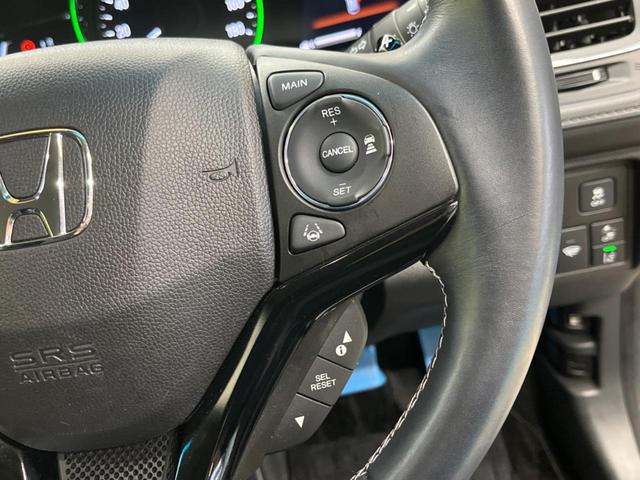 ヴェゼル ハイブリッドＺ・ホンダセンシング　禁煙車　純正８型ナビＴＶ　バックカメラ　アダプティブクルーズ　ＬＥＤヘッド　純正１７インチＡＷ　半革シート　ルーフレール　ＥＴＣ　Ｂｌｕｅｔｏｏｔｈ　シートヒーター　コンフォートビューＰＫＧ（6枚目）