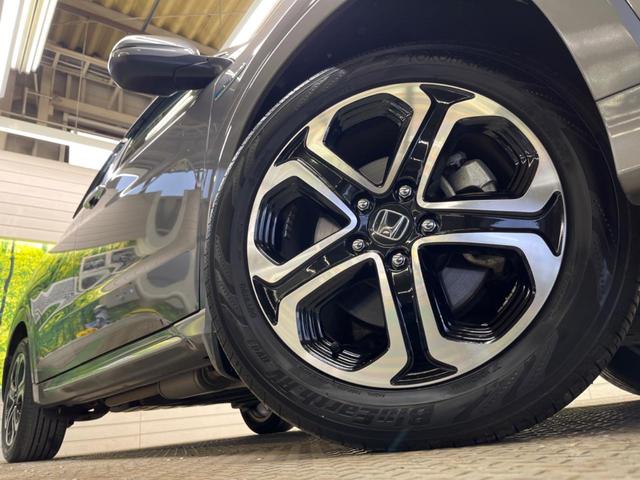 ヴェゼル ハイブリッドＺ・ホンダセンシング　禁煙車　純正８型ナビＴＶ　バックカメラ　アダプティブクルーズ　ＬＥＤヘッド　純正１７インチＡＷ　半革シート　ルーフレール　ＥＴＣ　Ｂｌｕｅｔｏｏｔｈ　シートヒーター　コンフォートビューＰＫＧ（13枚目）