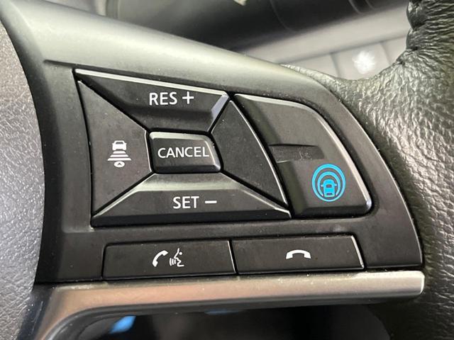 キックス Ｘ　ブラックスタイルＰＫＧ　禁煙車　純正９型ナビＴＶ　アラウンドビューモニタ　衝突被害軽減　プロパイロット　ＬＥＤヘッド　純正１７インチＡＷ　ＥＴＣ　Ｂｌｕｅｔｏｏｔｈ　半革　インテリジェントルームミラー（6枚目）