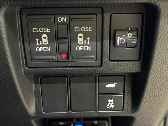 ステップワゴン ｅ：ＨＥＶスパーダ　禁煙車　純正１１．４型ナビＴＶ　純正１５．６型後席モニター　バックカメラ　ホンダセンシング　両側電動ドア　電動バックドア　渋滞追従アダプティブクルーズ　半革　シートヒーター　後席オートエアコン（5枚目）