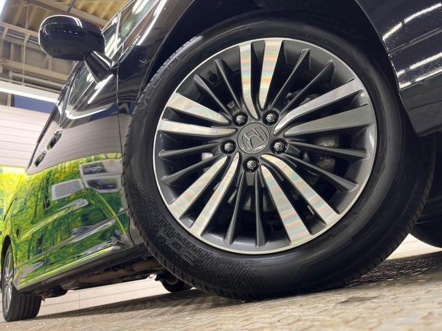 【純正１７インチアルミホイール】外観にマッチした純正アルミホイールを装着しております。各種社外アルミホイールや、スタッドレスタイヤも取扱いしております。是非ご相談ください♪