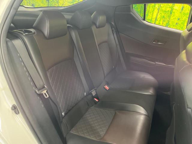 後部座席も気になるようなキズ・汚れやへたり等、大きなダメージはなく、良好な状態です。