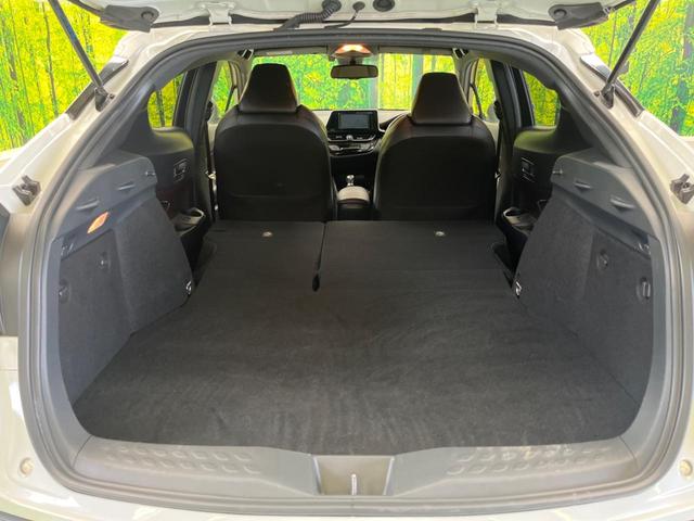 積み下ろしのしやすいデッキにはたっぷりと荷物を積み込んでいただけます。遊びから仕事まで、様々なシーンで頼れます♪