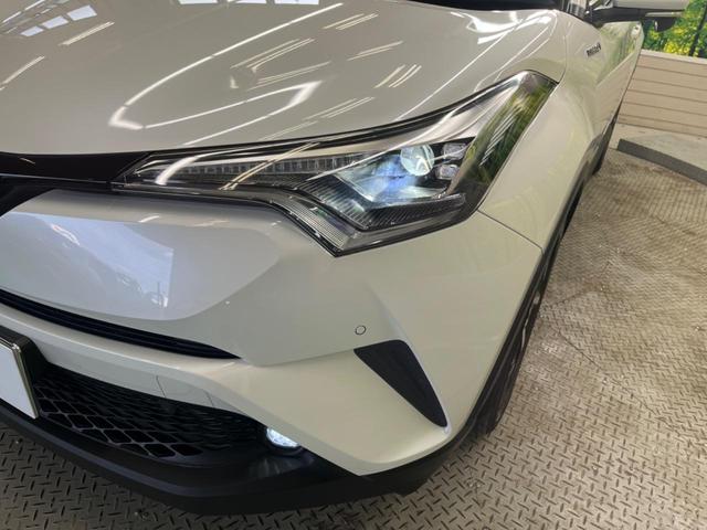 【ＬＥＤヘッドライト】悪天候や夜間走行時も良好な視界を確保し安心して運転できる高輝度ＬＥＤヘッドライトを装備！点灯速度が早く、消費電力も抑えられています。