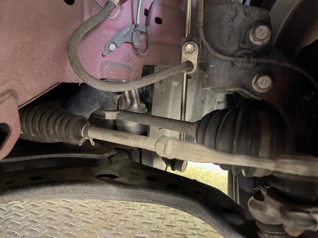 お車を安心してお乗りいただく為には、足回りの定期点検が欠かせません。サービスサポート（有償保証）では無料点検もご提供しており、安心のカーライフをお過ごしいただけるサポート体制が整っています。