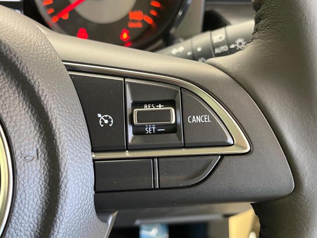 【クルーズコントロール】高速道路もラクラク走行。アクセルを離しても一定速度で走行ができ、長距離運転時の負担を軽減！加速・減速も簡単なスイッチ操作で調整できます。