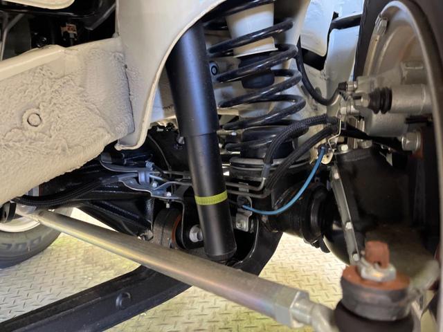 お車を安心してお乗りいただく為には、足回りの定期点検が欠かせません。サービスサポート（有償保証）では無料点検もご提供しており、安心のカーライフをお過ごしいただけるサポート体制が整っています。