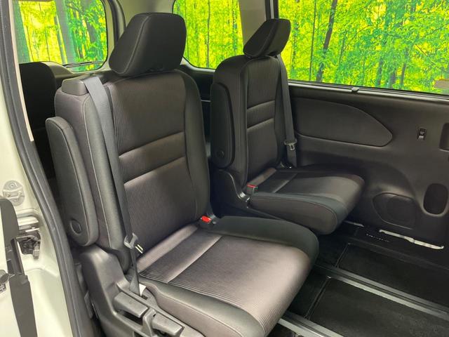 セレナ ｅ－パワー　ハイウェイスターＶ　禁煙車　純正９型ナビフルセグ　全周囲カメラ　後席モニター　両側電動ドア　衝突被害軽減システム　ＬＥＤヘッド　純正１５インチＡＷ　オートライト　オートエアコン　リアエアコン　Ｂｌｕｅｔｏｏｔｈ　ＣＤ（9枚目）