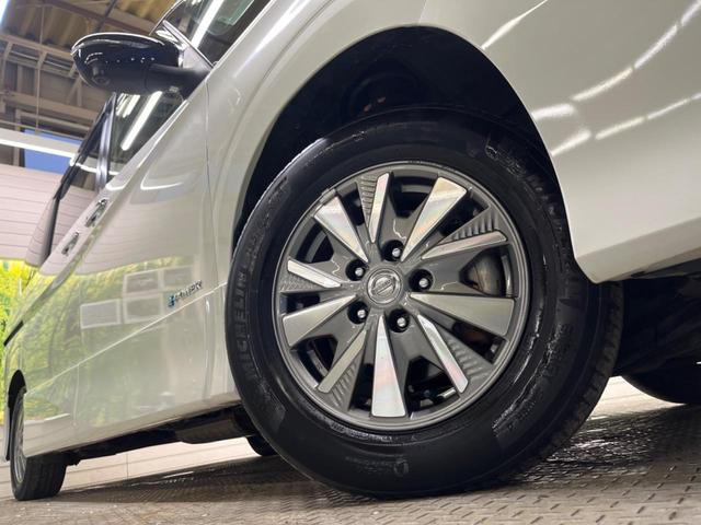 セレナ ｅ－パワー　ハイウェイスターＶ　禁煙車　純正９型ナビフルセグ　全周囲カメラ　後席モニター　両側電動ドア　衝突被害軽減システム　ＬＥＤヘッド　純正１５インチＡＷ　オートライト　オートエアコン　リアエアコン　Ｂｌｕｅｔｏｏｔｈ　ＣＤ（14枚目）