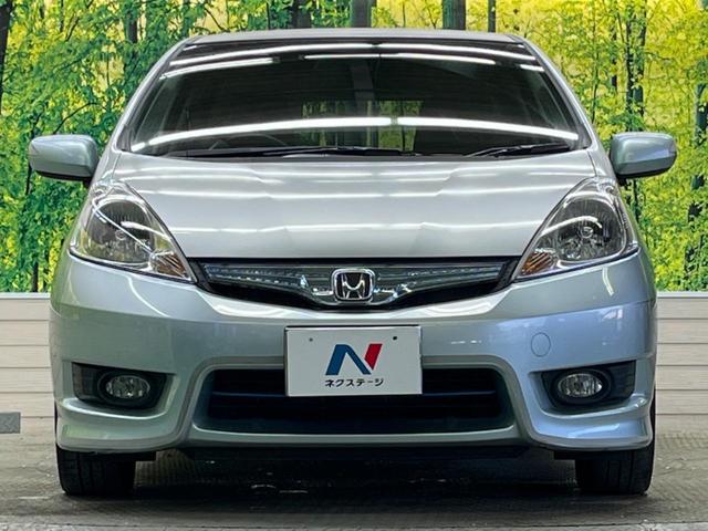 フィットシャトルハイブリッド ハイブリッド・スマートセレクション　ファインライン　禁煙車　純正ナビＴＶ　バックカメラ　ＨＩＤヘッド　クルーズコントロール　スマートキー　ＥＴＣ　半革シート　シートヒーター　オートライト　オートエアコン　４スピーカー　ＤＶＤ再生（3枚目）