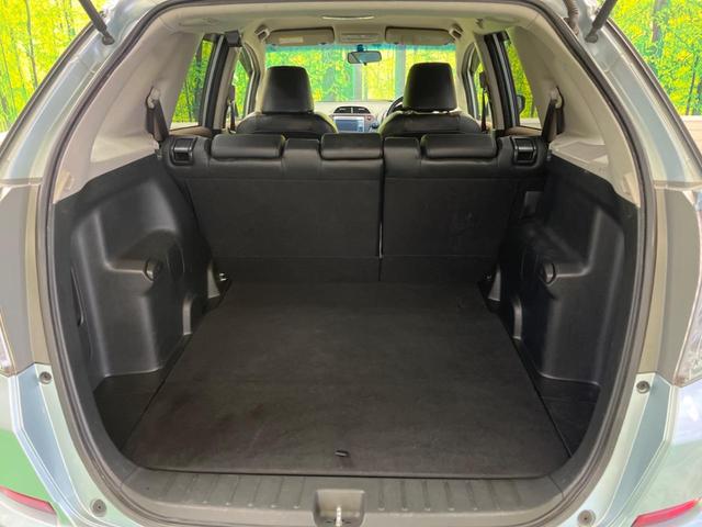 フィットシャトルハイブリッド ハイブリッド・スマートセレクション　ファインライン　禁煙車　純正ナビＴＶ　バックカメラ　ＨＩＤヘッド　クルーズコントロール　スマートキー　ＥＴＣ　半革シート　シートヒーター　オートライト　オートエアコン　４スピーカー　ＤＶＤ再生（14枚目）