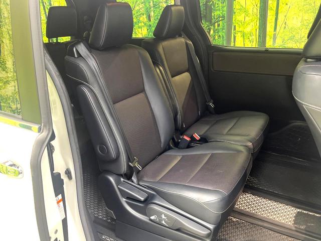 エスクァイア Ｇｉ　禁煙車　両側電動ドア　純正９インチナビ　バックカメラ　セーフティセンス　合皮レザーシート　クリアランスソナー　スマートキー　ＬＥＤヘッド　クルコン　オートハイビーム　車線逸脱警報　オートライト（11枚目）