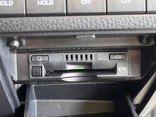 カムリ ＷＳ　禁煙車　純正９型ナビＴＶ　純正ＯＰ１８インチＡＷ　ブラインドスポットモニタ　バックカメラ　セーフティセンス　インテリジェントクリアランスソナー　ＬＥＤヘッド　半革シート　パワーシート　ＥＴＣ（9枚目）