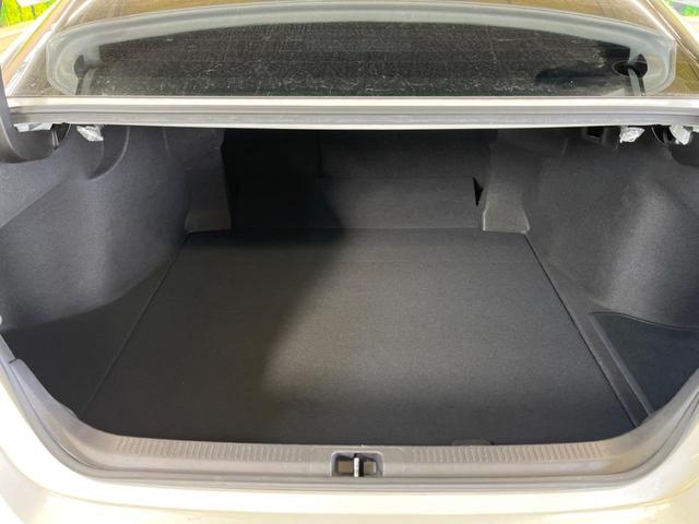 カムリ ＷＳ　禁煙車　純正９型ナビＴＶ　純正ＯＰ１８インチＡＷ　ブラインドスポットモニタ　バックカメラ　セーフティセンス　インテリジェントクリアランスソナー　ＬＥＤヘッド　半革シート　パワーシート　ＥＴＣ（13枚目）