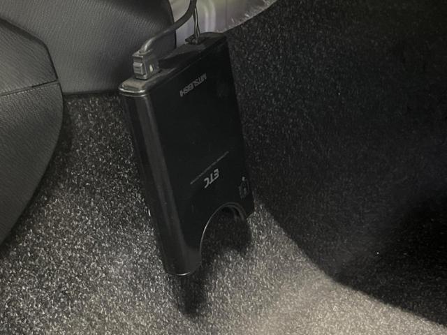 アクア Ｓ　禁煙車　スマートキー　ＥＴＣ　オートライト　オートエアコン　ＣＤ　４スピーカー　プライバシーガラス　電動格納ミラー　パワーウィンドウ　ラゲッジルームランプ　リアワイパー（4枚目）