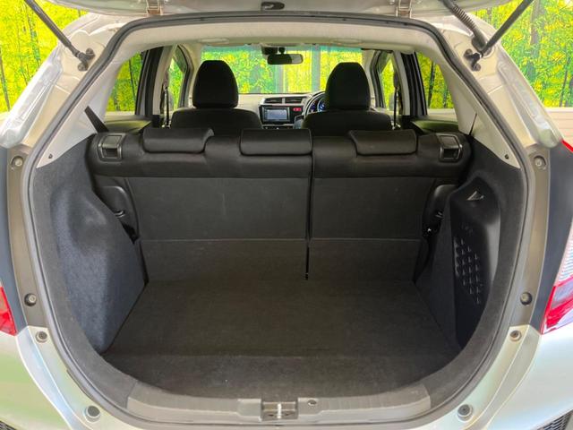 フィットハイブリッド Ｆパッケージ　あんしんＰＫＧ　ＬＥＤヘッド　禁煙車　ディスプレイオーディオ　バックカメラ　衝突被害軽減　ＥＴＣ　スマートキー　オートライト　オートエアコン　ステアリングリモコン　サイド／カーテンエアバッグ（10枚目）
