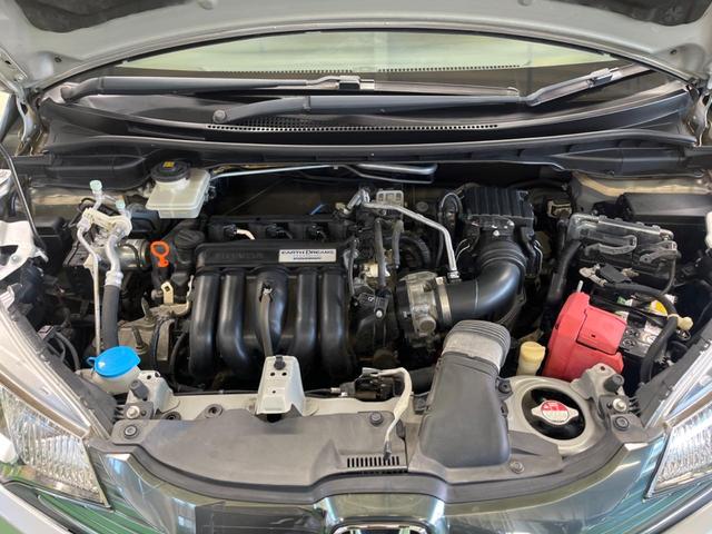 フィットハイブリッド Ｆパッケージ　あんしんＰＫＧ　ＬＥＤヘッド　禁煙車　ディスプレイオーディオ　バックカメラ　衝突被害軽減　ＥＴＣ　スマートキー　オートライト　オートエアコン　ステアリングリモコン　サイド／カーテンエアバッグ（18枚目）