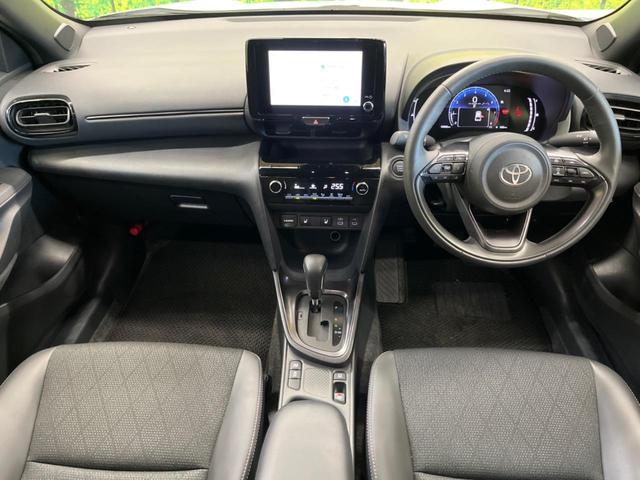 ヤリスクロス Ｚ　２トーンカラー　禁煙車　純正８型ナビＴＶ　パノラミックビューモニタ　ブラインドスポットモニタ　黒内装　フルＬＥＤヘッド　純正１８インチＡＷ　半革シート　パワーシート　シートヒーター　ＨＤＭＩ入力（2枚目）