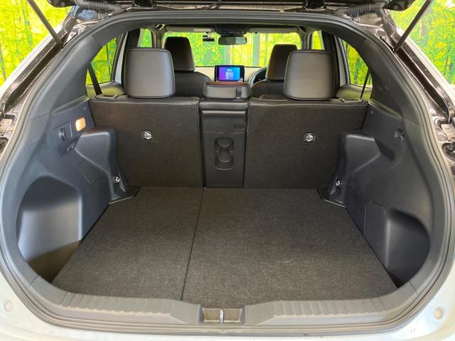 ヤリスクロス Ｚ　２トーンカラー　禁煙車　純正８型ナビＴＶ　パノラミックビューモニタ　ブラインドスポットモニタ　黒内装　フルＬＥＤヘッド　純正１８インチＡＷ　半革シート　パワーシート　シートヒーター　ＨＤＭＩ入力（11枚目）