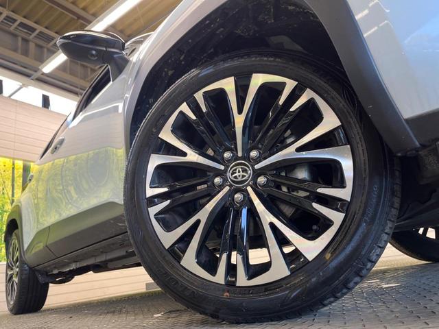 ヤリスクロス Ｚ　２トーンカラー　禁煙車　純正８型ナビＴＶ　パノラミックビューモニタ　ブラインドスポットモニタ　黒内装　フルＬＥＤヘッド　純正１８インチＡＷ　半革シート　パワーシート　シートヒーター　ＨＤＭＩ入力（13枚目）