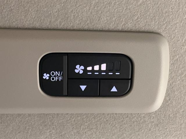 フリード ｅ：ＨＥＶエアー　ＥＸ　禁煙車　純正９型ナビＴＶ　マルチビューカメラ　両側電動ドア　ホンダセンシング　ＬＥＤヘッド　純正１５インチＡＷ　アダプティブドライビングビーム　半革シート　シートヒーター　リアクーラー（8枚目）