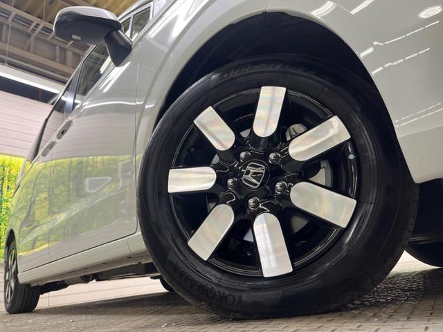 フリード ｅ：ＨＥＶエアー　ＥＸ　禁煙車　純正９型ナビＴＶ　マルチビューカメラ　両側電動ドア　ホンダセンシング　ＬＥＤヘッド　純正１５インチＡＷ　アダプティブドライビングビーム　半革シート　シートヒーター　リアクーラー（13枚目）