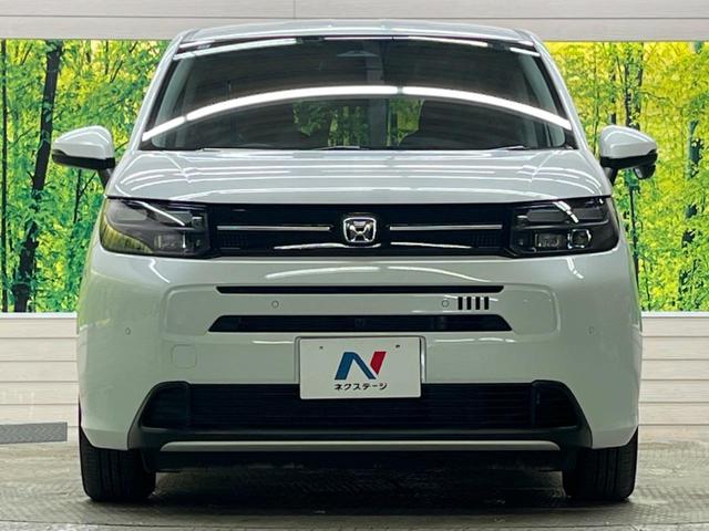 フリード ｅ：ＨＥＶエアー　ＥＸ　禁煙車　純正９型ナビＴＶ　マルチビューカメラ　両側電動ドア　ホンダセンシング　ＬＥＤヘッド　純正１５インチＡＷ　アダプティブドライビングビーム　半革シート　シートヒーター　リアクーラー（14枚目）