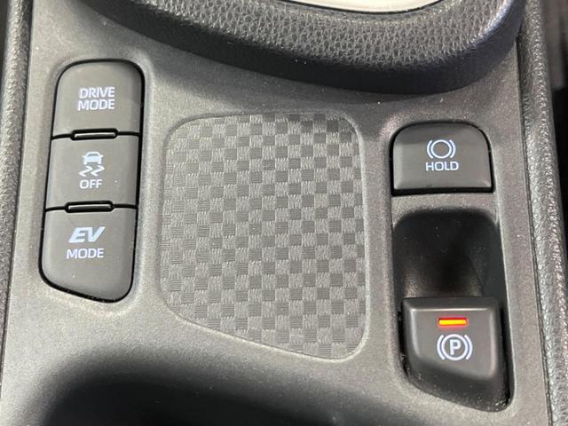 ヤリスクロス ハイブリッドＺ　２トーンカラー　禁煙車　純正８型ナビ　パノラミックビューモニタ　黒内装　セーフティセンス　ブラインドスポットモニタ　フルＬＥＤヘッド　純正１８インチＡＷ　半革シート　パワーシート　シートヒーター（7枚目）