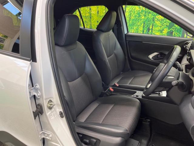 ヤリスクロス ハイブリッドＺ　２トーンカラー　禁煙車　純正８型ナビ　パノラミックビューモニタ　黒内装　セーフティセンス　ブラインドスポットモニタ　フルＬＥＤヘッド　純正１８インチＡＷ　半革シート　パワーシート　シートヒーター（9枚目）