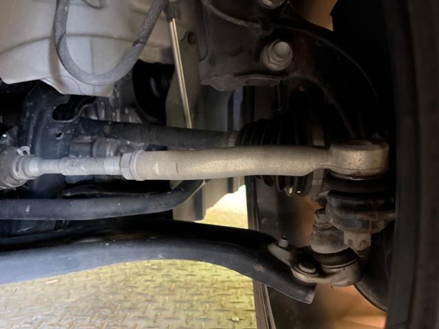 ヤリスクロス ハイブリッドＺ　２トーンカラー　禁煙車　純正８型ナビ　パノラミックビューモニタ　黒内装　セーフティセンス　ブラインドスポットモニタ　フルＬＥＤヘッド　純正１８インチＡＷ　半革シート　パワーシート　シートヒーター（20枚目）