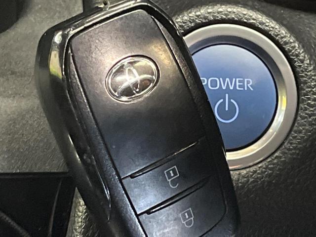 ヤリスクロス ハイブリッドＺ　２トーンカラー　禁煙車　純正８型ナビ　パノラミックビューモニタ　黒内装　セーフティセンス　ブラインドスポットモニタ　フルＬＥＤヘッド　純正１８インチＡＷ　半革シート　パワーシート　シートヒーター（29枚目）