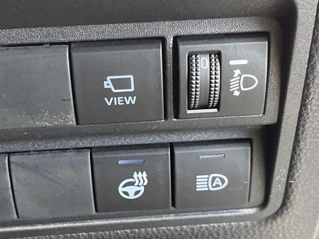 ヤリスクロス ハイブリッドＺ　２トーンカラー　禁煙車　純正８型ナビ　パノラミックビューモニタ　黒内装　セーフティセンス　ブラインドスポットモニタ　フルＬＥＤヘッド　純正１８インチＡＷ　半革シート　パワーシート　シートヒーター（30枚目）