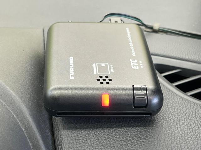 ヤリスクロス ハイブリッドＺ　２トーンカラー　禁煙車　純正８型ナビ　パノラミックビューモニタ　黒内装　セーフティセンス　ブラインドスポットモニタ　フルＬＥＤヘッド　純正１８インチＡＷ　半革シート　パワーシート　シートヒーター（32枚目）