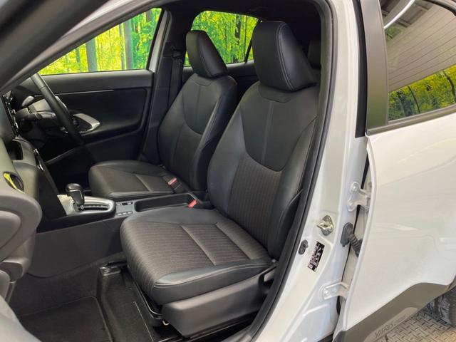 ヤリスクロス ハイブリッドＺ　２トーンカラー　禁煙車　純正８型ナビ　パノラミックビューモニタ　黒内装　セーフティセンス　ブラインドスポットモニタ　フルＬＥＤヘッド　純正１８インチＡＷ　半革シート　パワーシート　シートヒーター（33枚目）